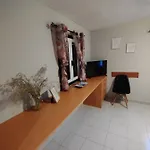 아파트 Lofos House
